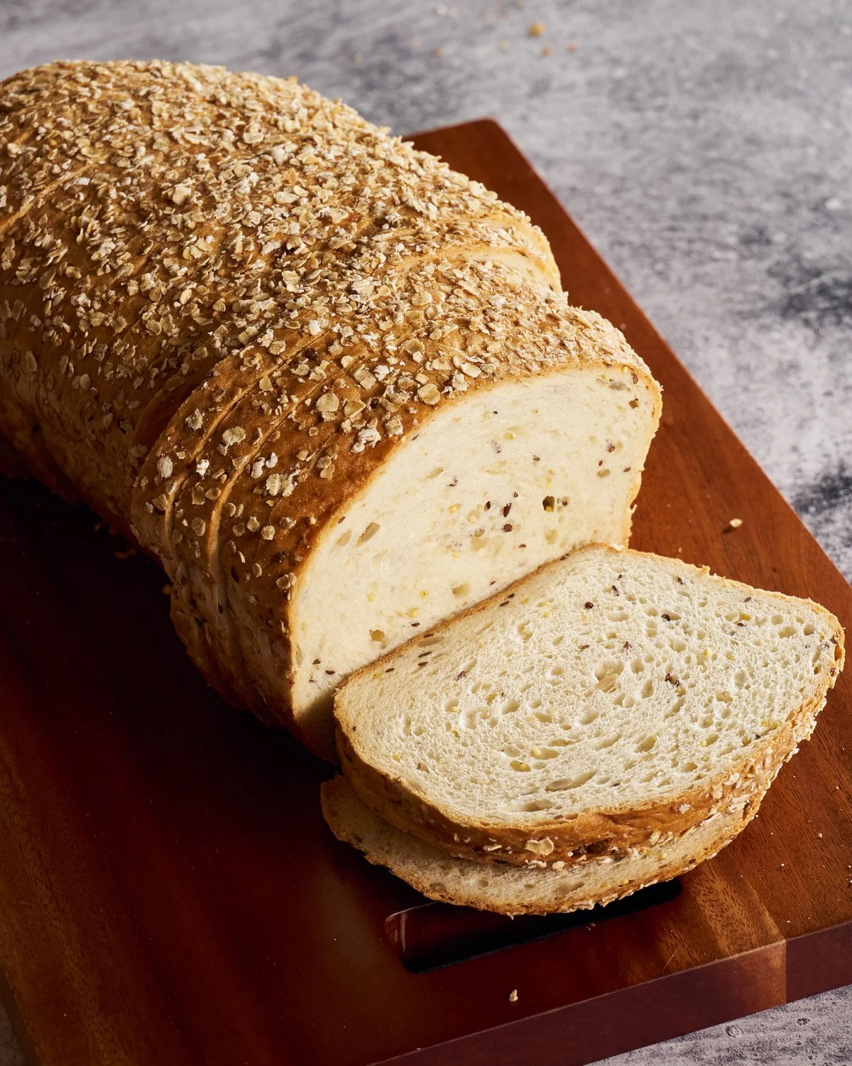 Sliced multigrain sandwich loaf from our wholesale bread range